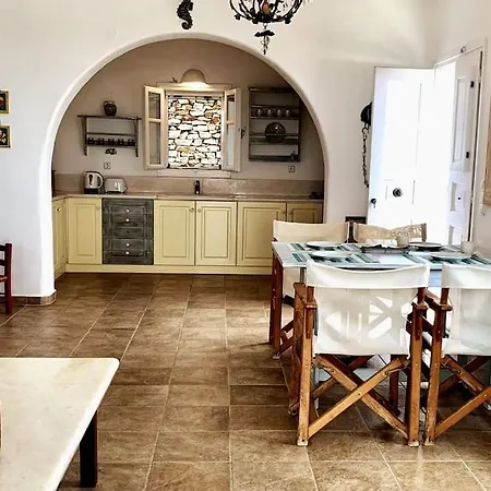 Alena Parikia (Paros)